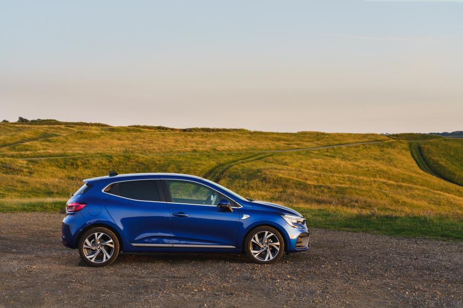 Renault Clio R.S. Line 2019 года  (UK) (фото 16 из 40)
